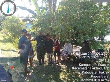 Babinsa Fakfak Barat Perkuat Komsos Bersama Warga
