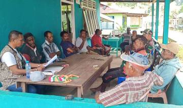 Babinsa Kokas Bahas Lahan Koperasi Desa Fior