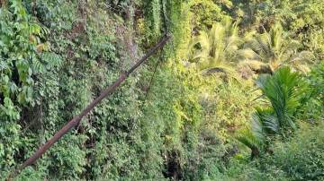 Kabel Wi-Fi Menjuntai Ancam Keselamatan Pengendara Kampung Sakartemen