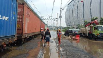 Jalur Kereta Tanjung Priok Terganggu Rob