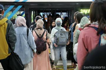 Sejumlah Rute Transjakarta Terlambat Akibat Hujan Deras