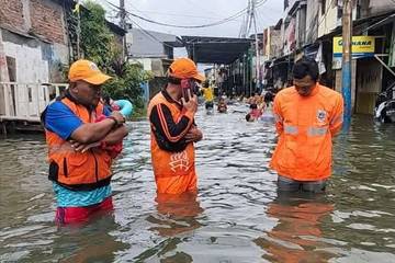  Kali Angke Meluap, Sepanjang Jalan Kapuk Tergenang 