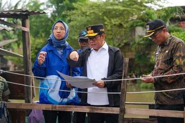 Pramono Meninjau Kali Begog, Atasi Luapan Banjir