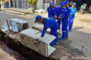 Revitalisasi Saluran Air di Kelurahan Setu Rampung