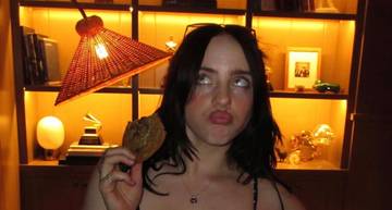 Film Dokumenter "Billie Eilish" Batal Release di Bulan Maret