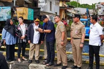 Pramono Tinjau Normalisasi Kali Cakung Lama Cilincing