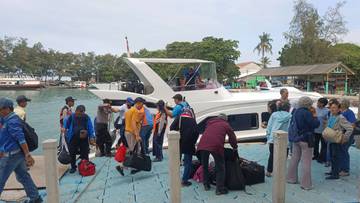 Dampak Cuaca Buruk, Dishub Hentikan Operasional Kapal Cepat 