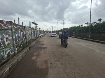 Jakbar Angkut Seluruh Tumpukan Sampah di Kali Mookervart 