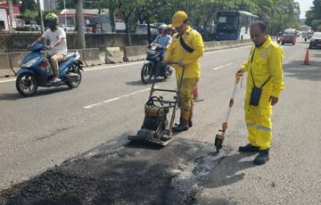 Perbaikan Jalan Rusak Pascabanjir di Jakbar Masih Sementara