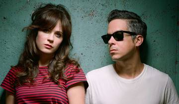 Lagu Lawas She and Him Viral di Billboard