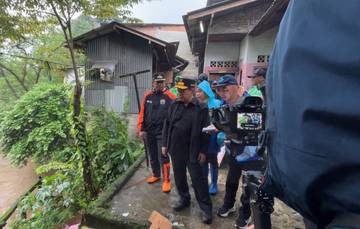 Normalisasi Sungai Ciliwung, Pembebasan Lahan Dilakukan Pemerintah Daerah