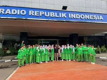 Siswa SMK Al Luthfah Kunjungi RRI