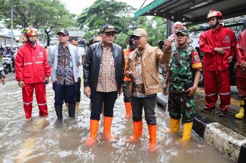 Pemkot Jakpus Tambah Pompa Atasi Genangan Jalan Suprapto