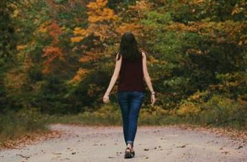 Berjalan Saat Hening Cara Untuk Kesehatan Mental