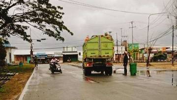 Pemprov Papua Barat Salurkan Armada Sampah