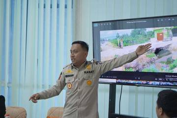 Pemerintah Kota Kendari Tertibkan Bangunan Jembatan Atas Sungai