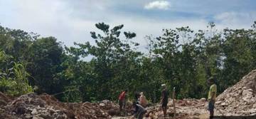 Babinsa Koramil 02 Kodi Tinjau Pembangunan KDMP Desa