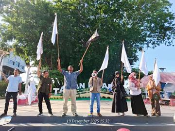 ​Sejumlah Aktifis di Lhokseumawe Kibarkan Bendera Putih