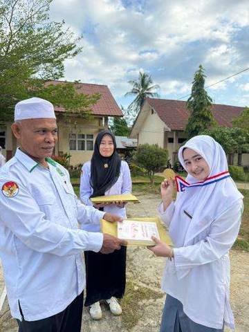Siswi MAN 4 Aceh Timur Raih Medali Emas Sastra Internasional