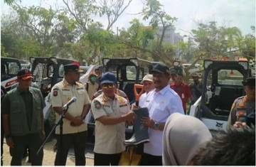 Mendagri Serahkan Bantuan Presiden di Aceh Tamiang