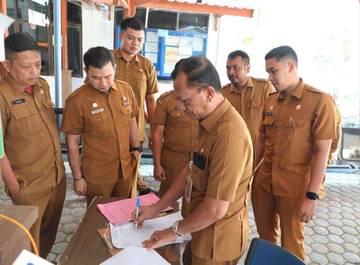 Sekda Lhokseumawe Sidak Dukcapil, Pastikan Pelayanan Tetap Profesional