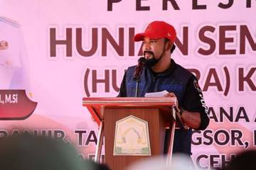 Bupati Al Farlaky Serahkan 35 Huntara Arakundo