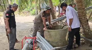 Pemko Lhokseumawe Bersihkan Sumur Warga Dampak Banjir 