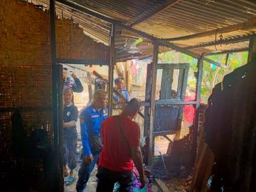 Rumah Warga Terbakar, Damkar Lhokseumawe Berhasil Padamkan Api