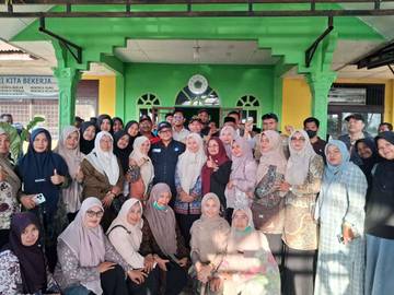 Mendikdasmen Tinjau SMAN 1 Baktiya Pasca Banjir Aceh