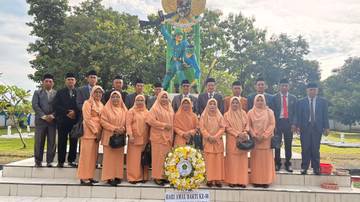 Menapak Jejak Pengabdian, Kemenag Maros Ziarahi Makam Pahlawan