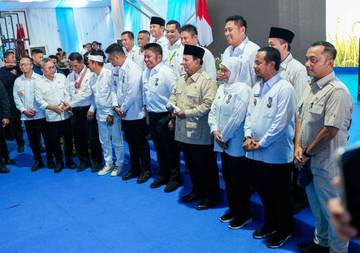 Gubernur Sulsel Terima Satyalancana Wira Karya dari Presiden Prabowo