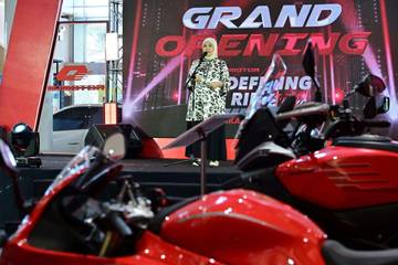 Wawali Resmi Buka Grand Opening QJ Motor Makassar