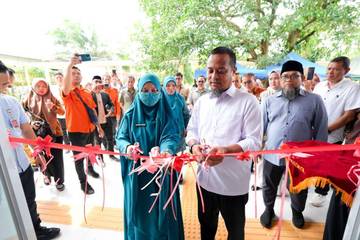 Ketua TP PKK Sulsel Dampingi Gubernur Resmikan Aula Sipakatau