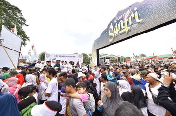 Puluhan Ribu Santri Ikuti Jalan Sejat Berhadiah Umroh