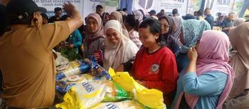 Pemprov Jatim Helat Pasar Murah di Bumiaji Batu