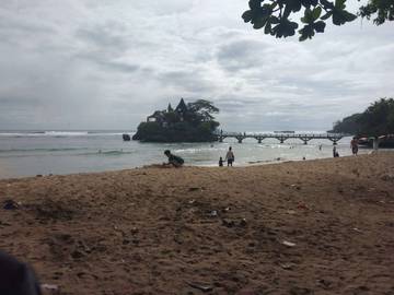 UPT Pantai Balekambang Evaluasi Kebersihan Pascanataru