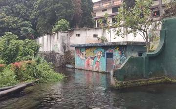 Pariwisata Berkembang, Mata Air Batu Terancam