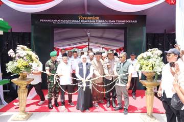 Khofifah Resmikan Kampung Terintegrasi Kelurahan Bendomungal Bangil