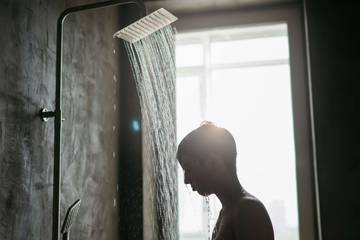 Malas Mandi Air Dingin? Simak Manfaatnya Untuk Tubuh