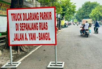Dishub Larang Truk Parkir di Sepanjang A.Yani Bangil 