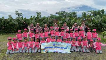 Seru! RA Sunan Giri Belajar Tanam Padi