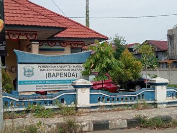 Warga Keluhkan Aplikasi Perolehan Hak Atas Tanah di Bapenda Mamuju