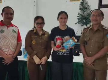 Pemdes Pinilih Salurkan Makanan Tambahan Bagi Remaja