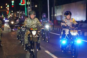 Jelang Tahun Baru, Pangdam-Kapolda Patroli di Kota Manado