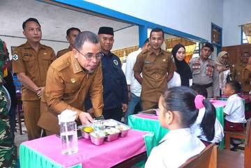 Bupati Lasena Launching MBG di SDN 4 Sangkub