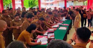 Tingkatkan Kinerja, OPD Minut Teken MoU Pakta Integritas