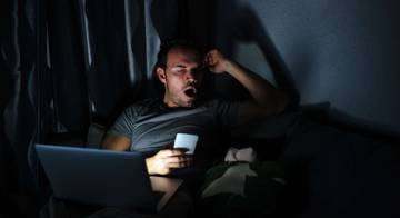 Bahaya Begadang bagi Kesehatan Fisik dan Mental Tubuh