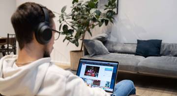 Tren Media Sosial dan Risiko Kecanduan YouTube