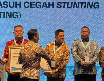 Bupati Lombok Timur Terima Penghargaan Komitmen Cegah Stunting