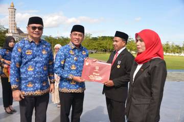 PNS Bima Terima Penghargaan Satyalancana Karya Satya  ‎